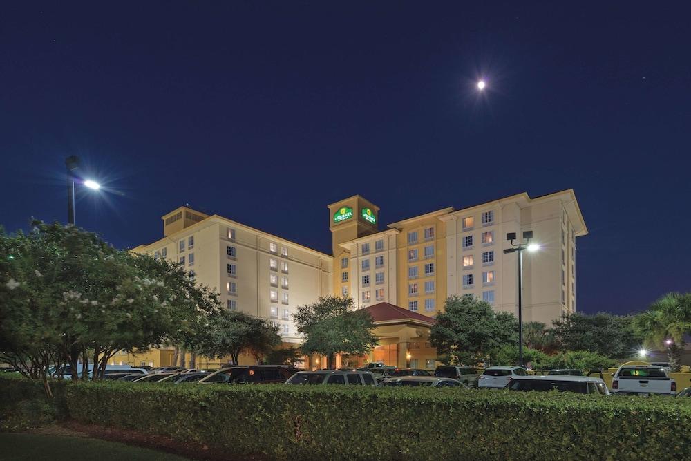 La Quinta By Wyndham San Antonio Airport Hotel Екстериор снимка