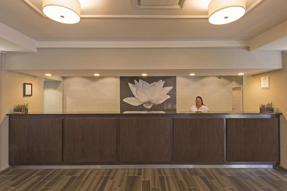 La Quinta By Wyndham San Antonio Airport Hotel Екстериор снимка