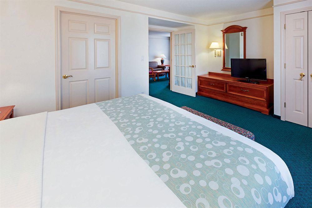 La Quinta By Wyndham San Antonio Airport Hotel Екстериор снимка