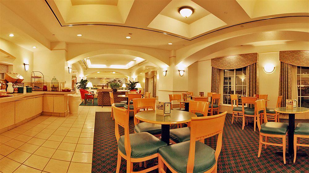 La Quinta By Wyndham San Antonio Airport Hotel Екстериор снимка