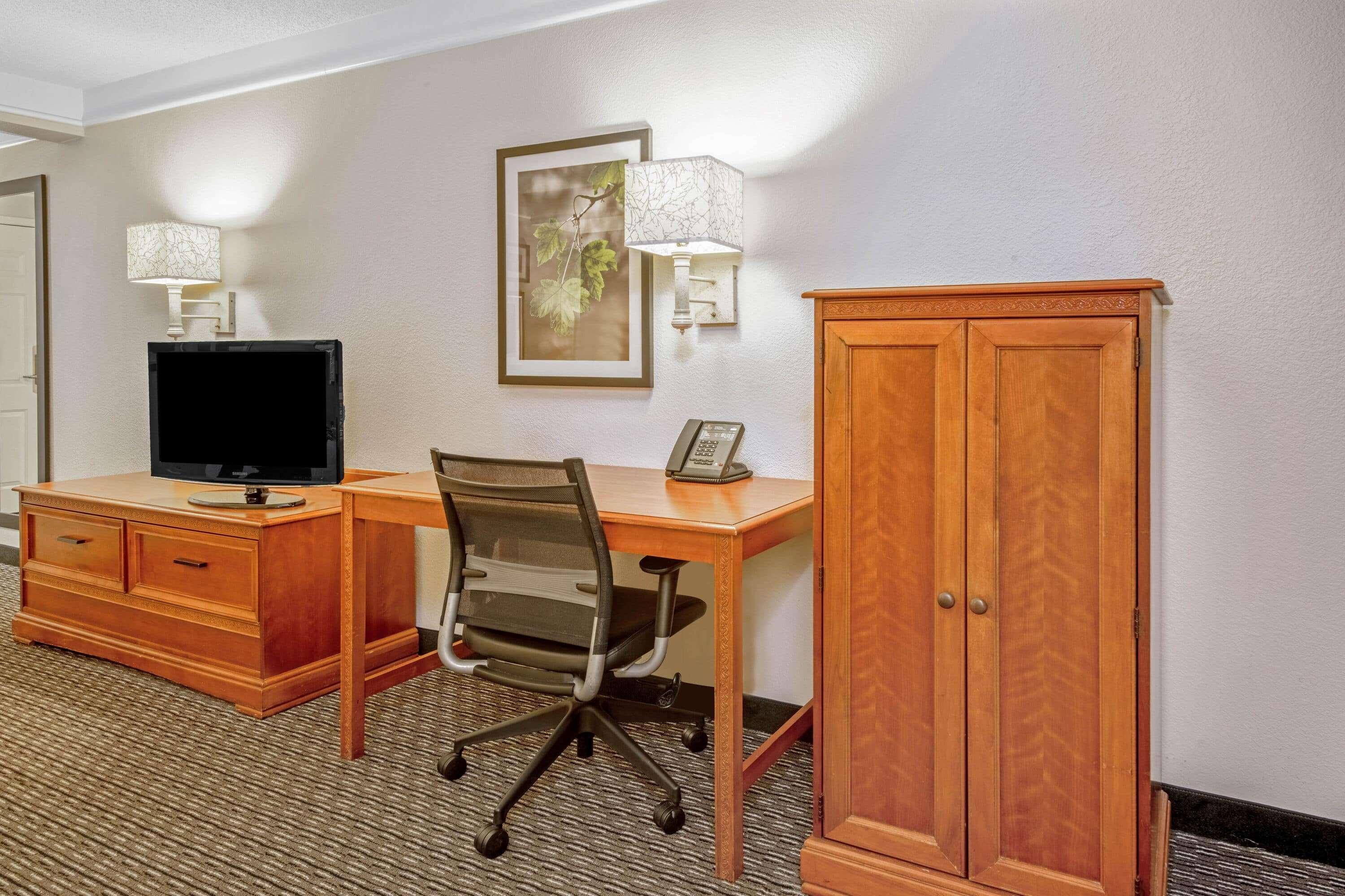 La Quinta By Wyndham San Antonio Airport Hotel Екстериор снимка