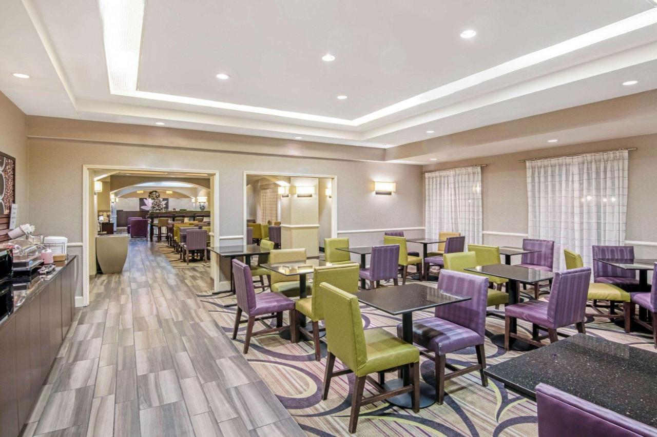 La Quinta By Wyndham San Antonio Airport Hotel Екстериор снимка