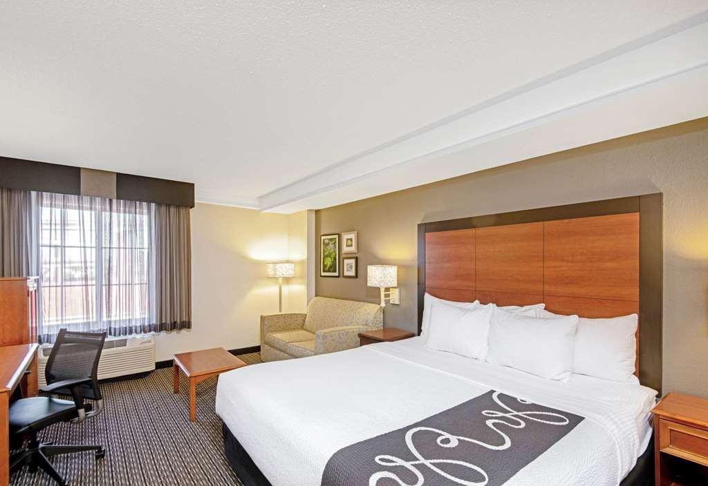La Quinta By Wyndham San Antonio Airport Hotel Стая снимка