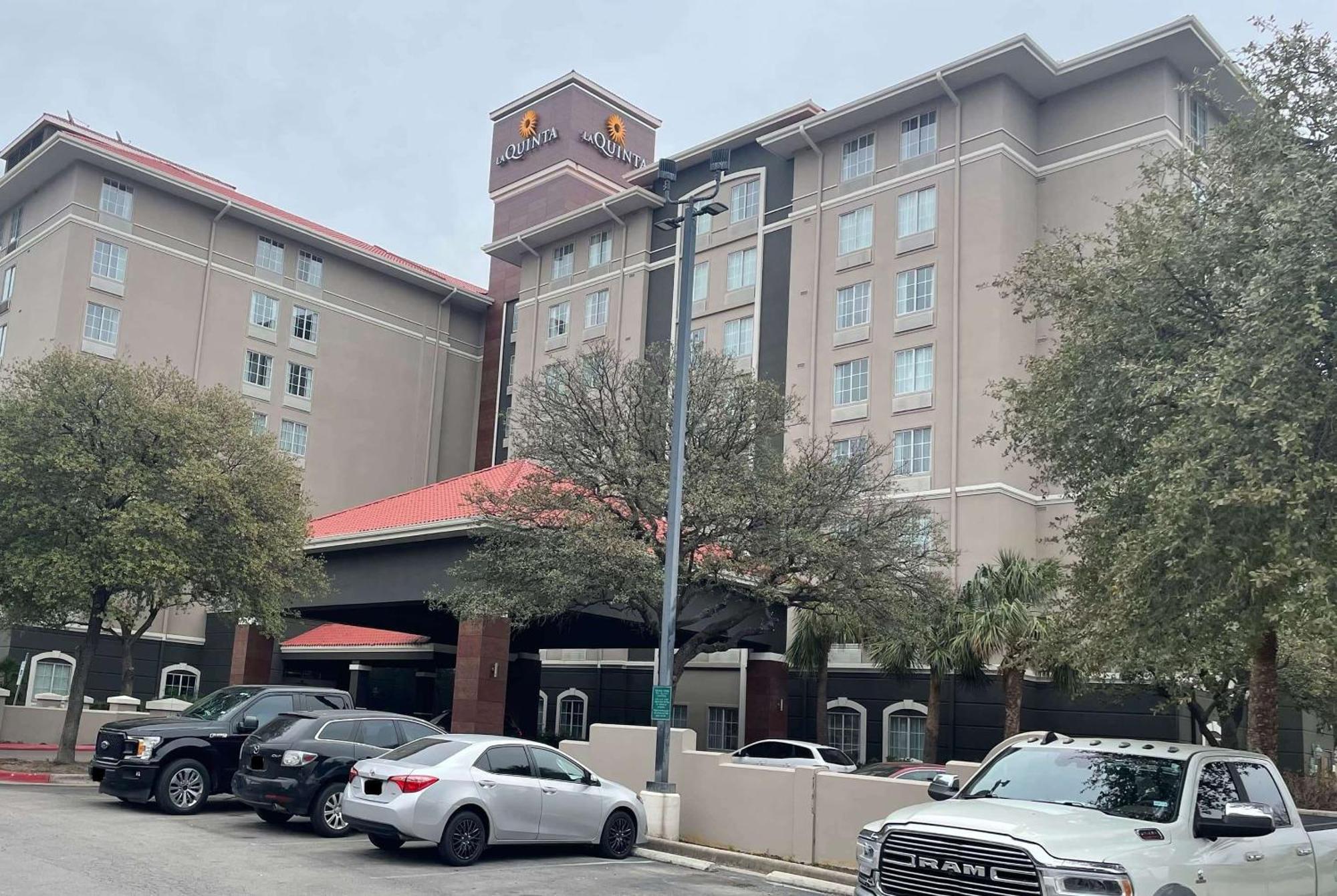 La Quinta By Wyndham San Antonio Airport Hotel Екстериор снимка